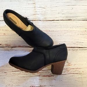 Womens Clark's Booties